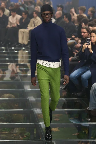 Look 11